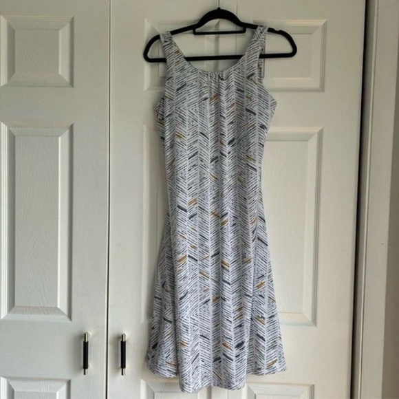 Prana Backless Chevron Dress in Gray and White - Picture 4 of 6